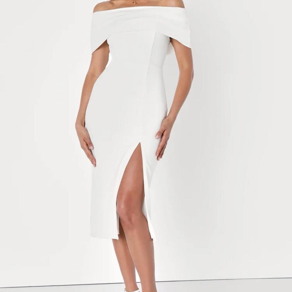 Luxe Attitude White Off-the-Shoulder Bodycon
Midi dress with tags